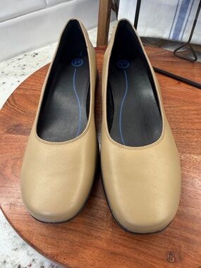 Rockport Classic Comfort Ballet Flats in Tan- NWOT